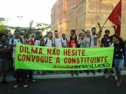 Juventude e Revolução presente no ato em Brasília.